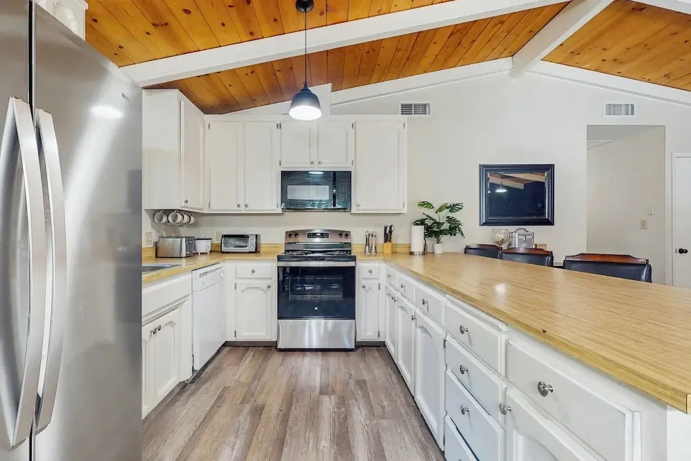4BR Home Near Yosemite w/ Pool Table