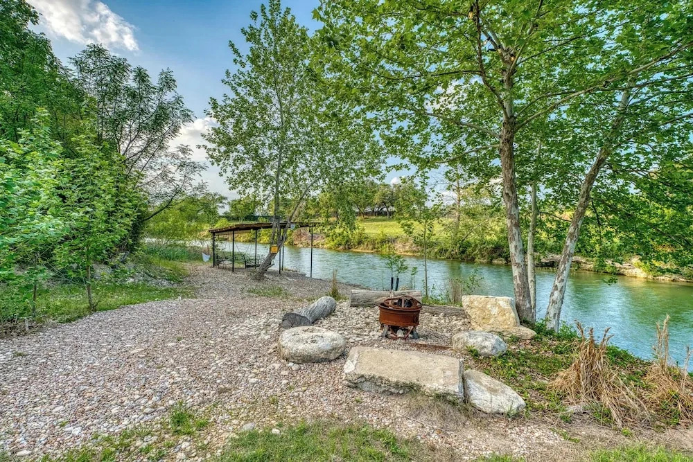 Ultimate Riverfront Retreat! Blanco Family Cabin