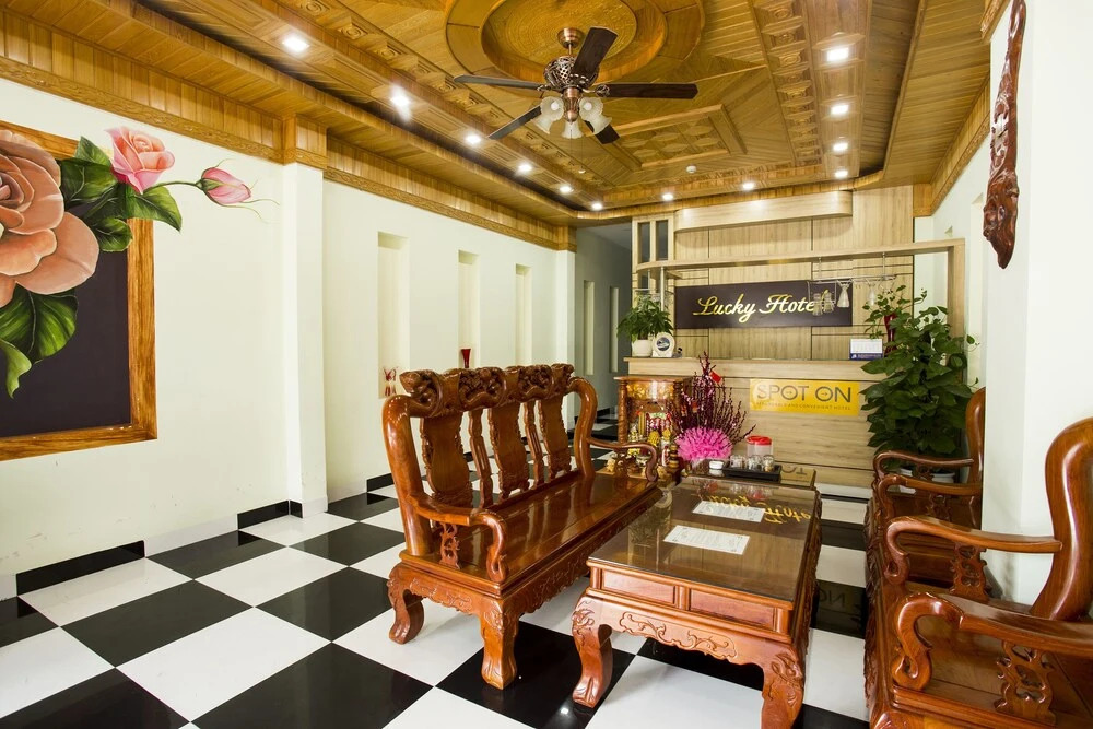 Lucky Hotel by OYO Rooms