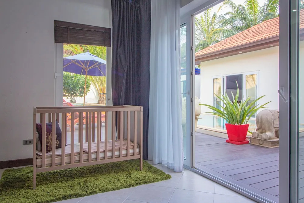 Seaside Villa 3 Pools, 2 mins walk to beach