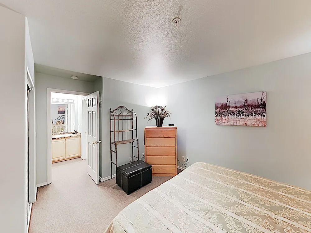 New Listing! Bay-view Beauty W/ Private Balcony 1 Bedroom Condo