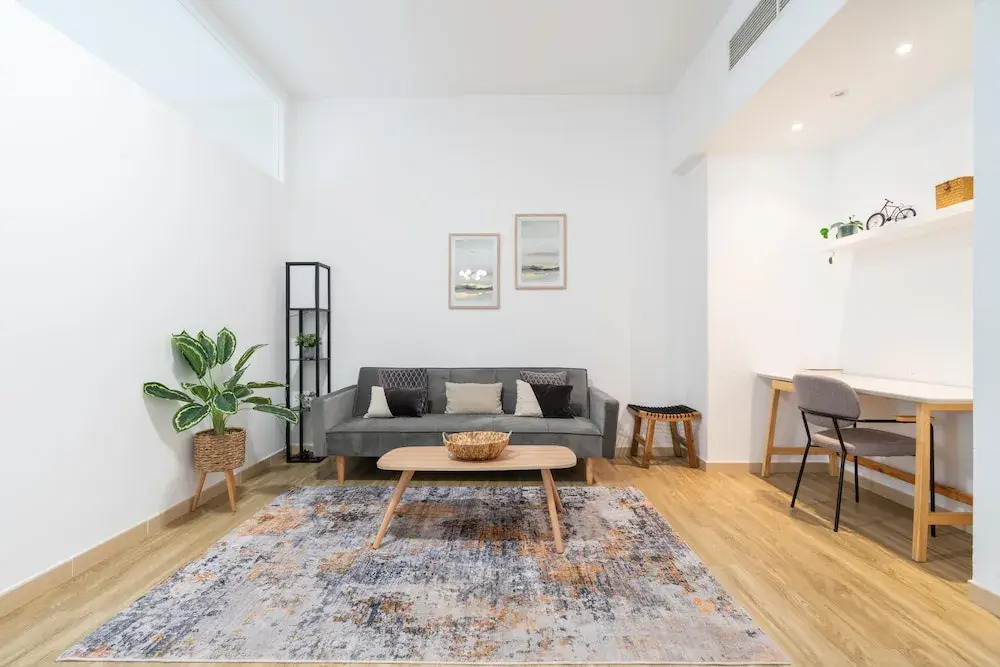 Whitesage - Magnificent Waterfront Apt, Steps From the Beach