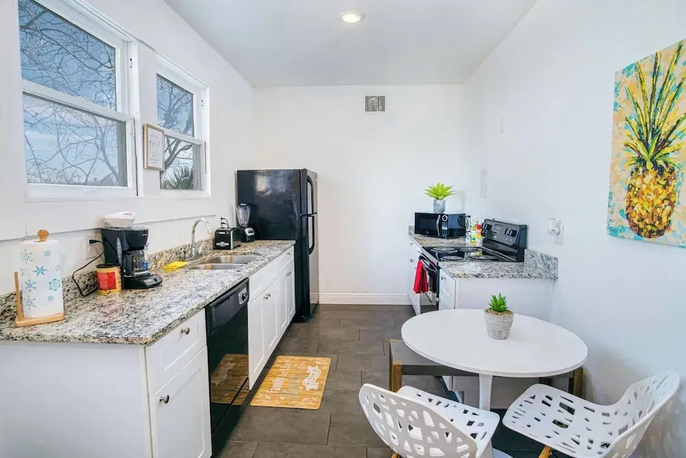 Impressive Cozy Historic 2BR Apt 201 Near Downtown