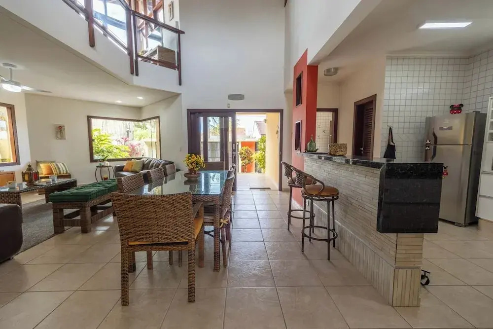 Casa com rea Gourmet e Quintal a 200 m da Praia