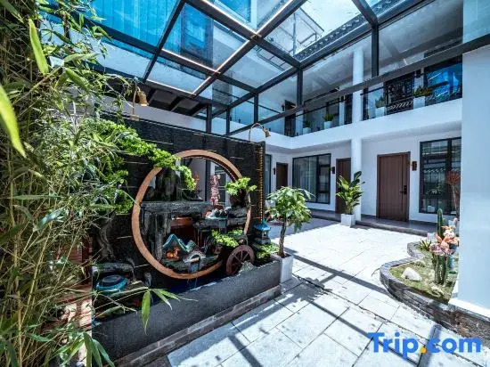 Yunbo Light Luxury Homestay (Dali Ancient City South Gate Branch)