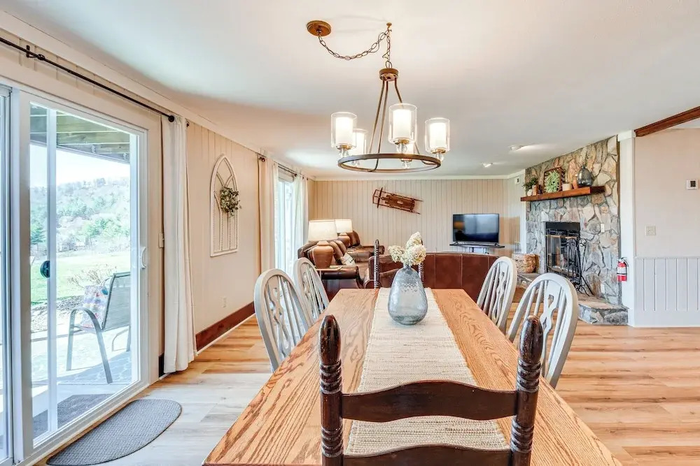 Newly Renovated Sky Valley Condo w/ Mtn Views