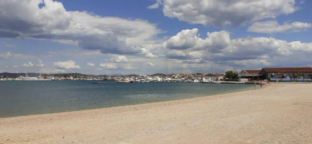 Beach apartment VAMI with sea view