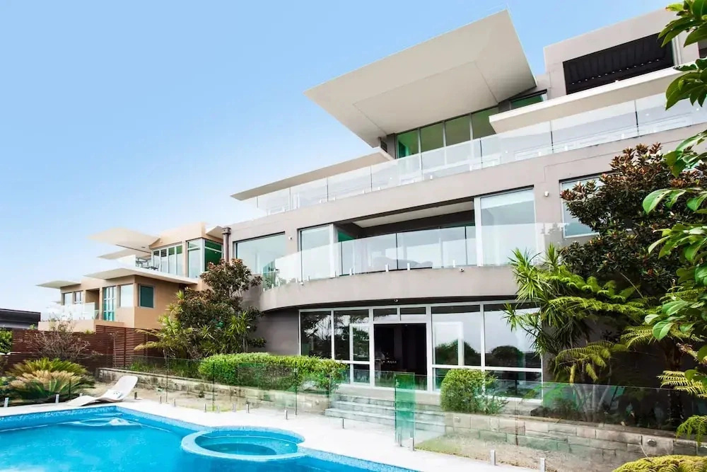 Luxurious waterfront