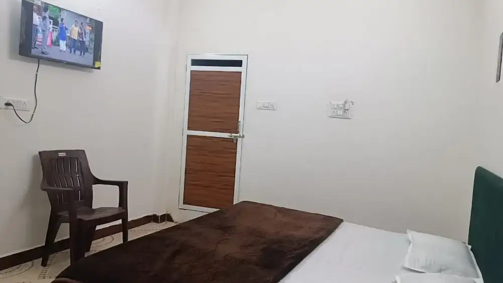 Goroomgo Shree Ram Kuti Homestay Ujjain