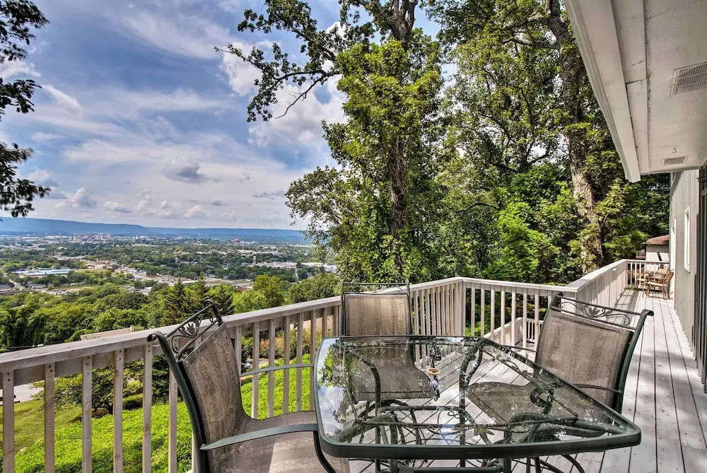Stay Above it All! Modern Home on Missionary Ridge