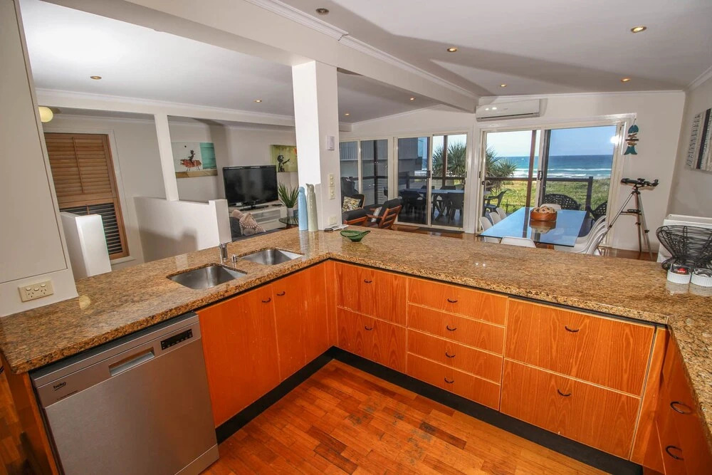 T E Peters Waterfront Holiday Home