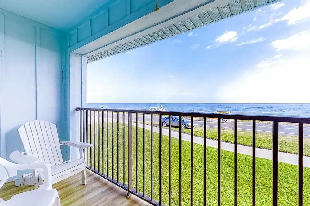 Fabulous Oceanfront Find in Flagler Beach W/shared Pool, Wifi, Central AC, W/D