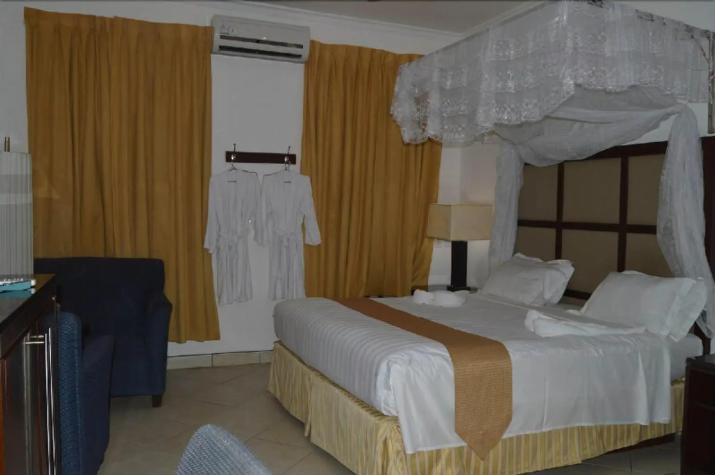 ShaMooL Hotel
