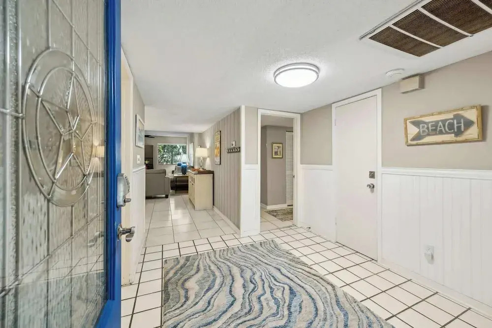 2070 Beachwood