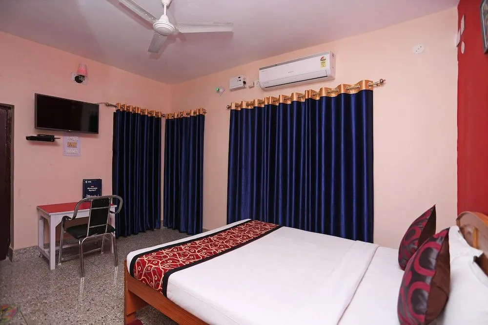 OYO 10994 Hotel Luxury INN