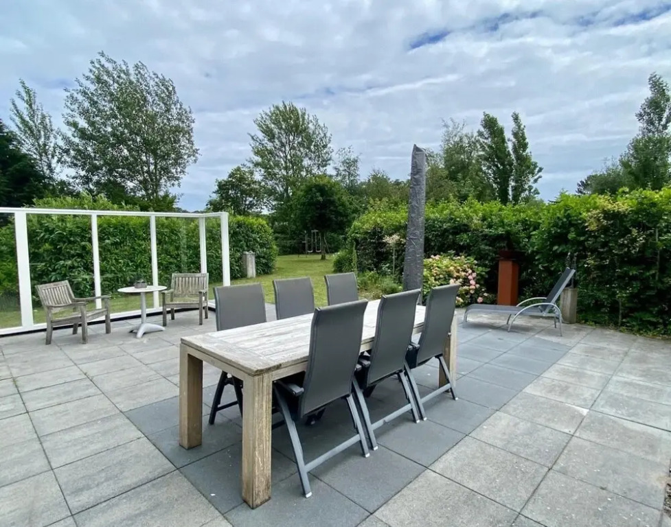 Lovely Bungalow With Huge Garden