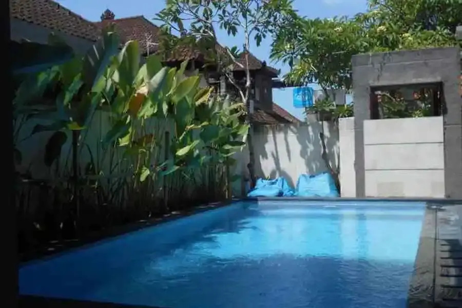 RedDoorz @ Kerobokan Seminyak 2