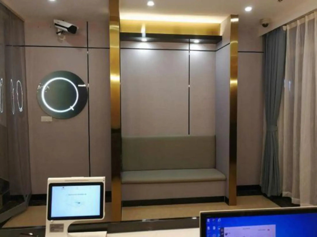 Qingzhu Yuexiang Hotel (Shanghai East Huancheng Road Metro Station)