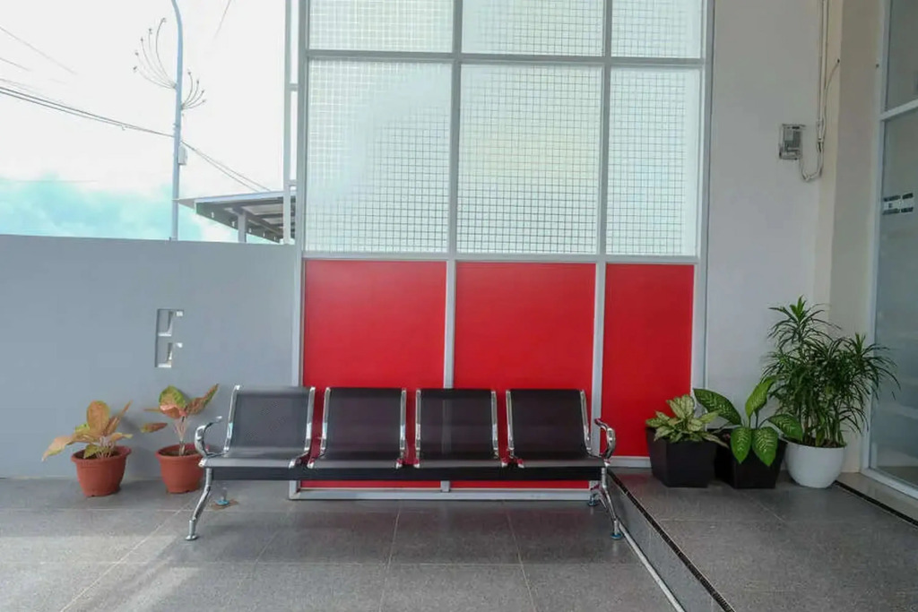 RedDoorz Plus At Lovina Inn Tonrangeng River Side