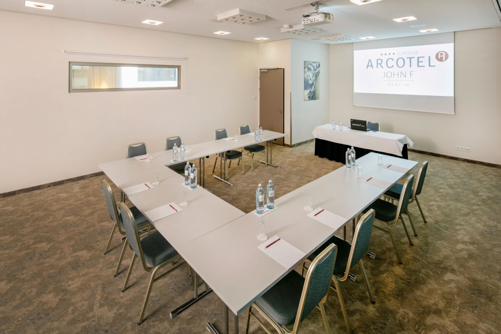 Отель Arcotel John F