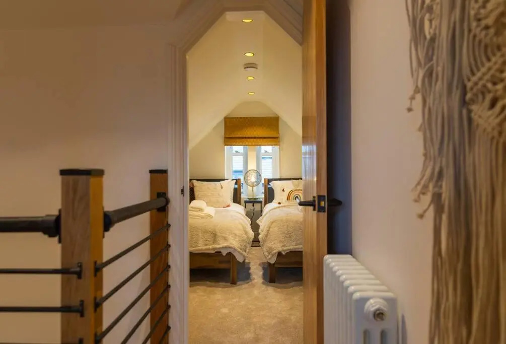 Escape 2 Unwind At The Parade, Accommodates 10