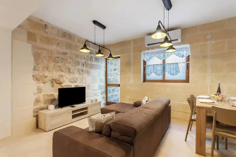Nadurin, Gozitan Villa 7 Bedr. & 2 Pools