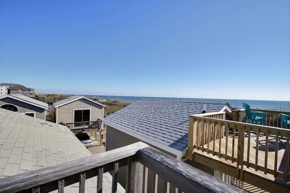 27 Oceans Door East Studio Bedroom Condo by RedAwning