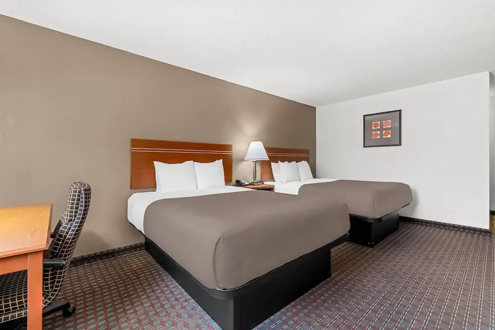 Travelodge by Wyndham Rapid City - Black Hills
