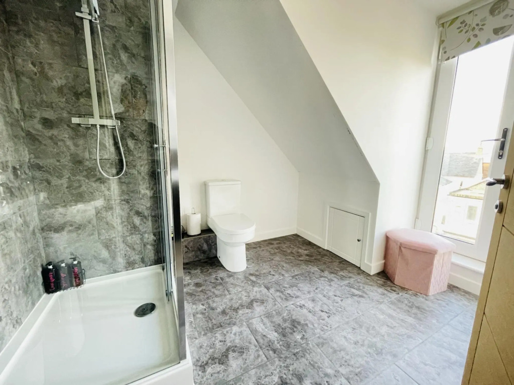 Rose Quartz (Ferndale lodge, Ferndale Rise)