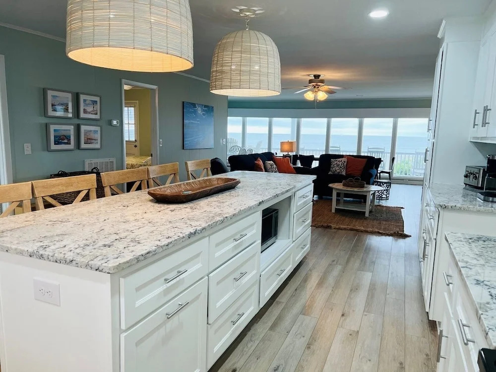 Beach Time 5 Bedroom Home by RedAwning