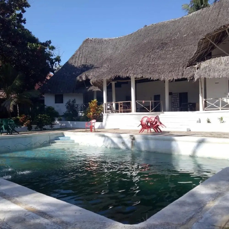 Курортный Отель Travellers Inn Resort Malindi