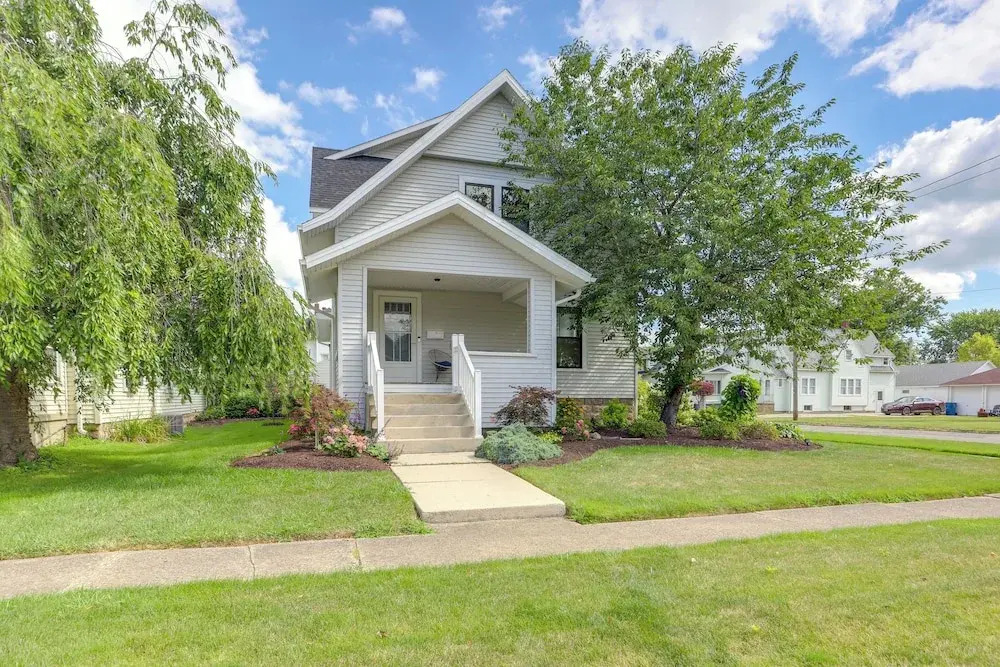 Port Clinton Home w/ Lake View - Walk to Beach!