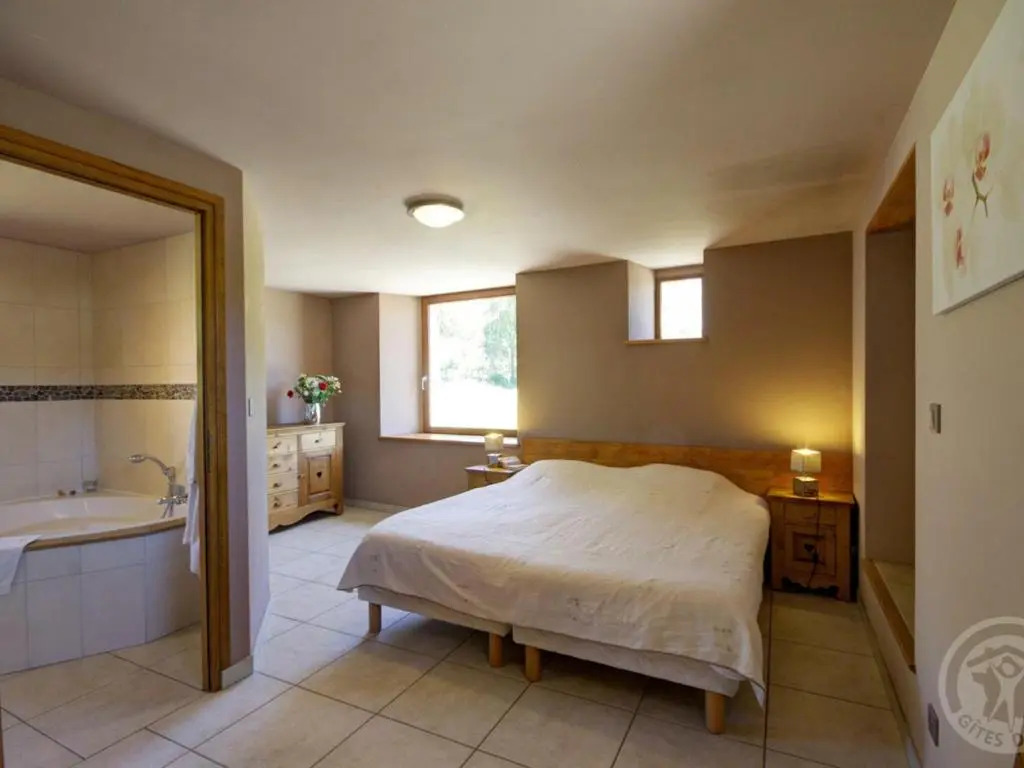 Gîte spacieux avec piscine privée, animaux acceptés - FR-1-496-25
