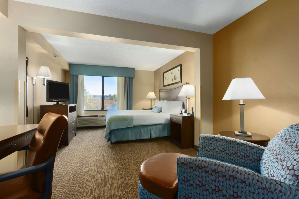Holiday Inn Express Fayetteville Fort Bragg by IHG