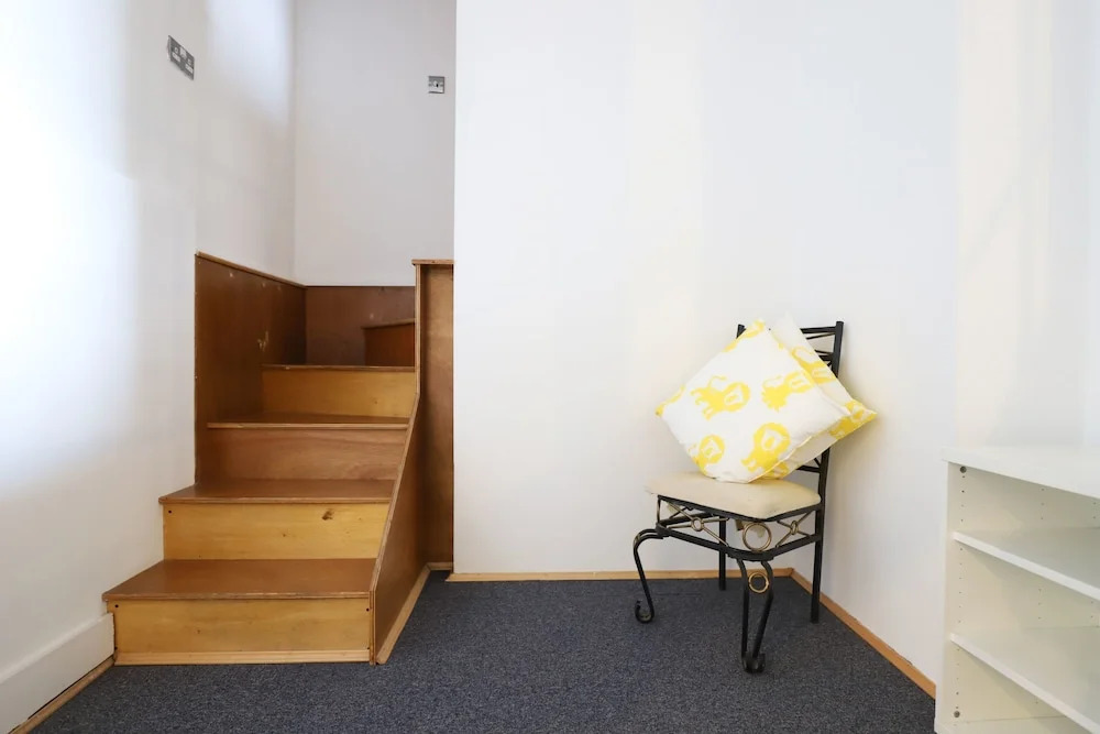 Quirky 1 Bedroom Warehouse Flat With Balcony