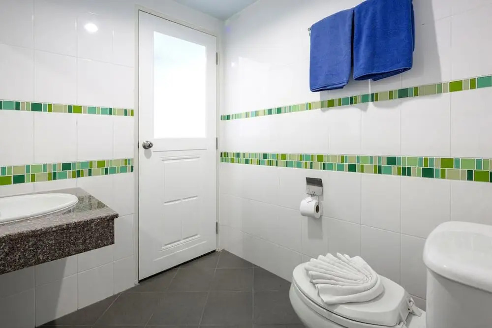 ZEN Rooms Patong Nanai 8