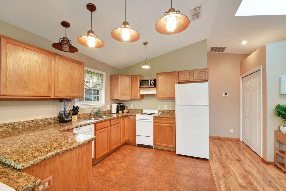 Sunshine Hideaway - Large Studio - Pet Friendly