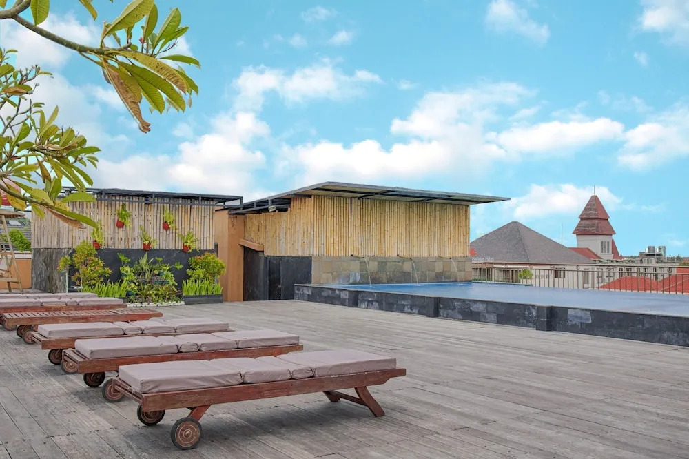 ZEN Rooms Kartika Plaza