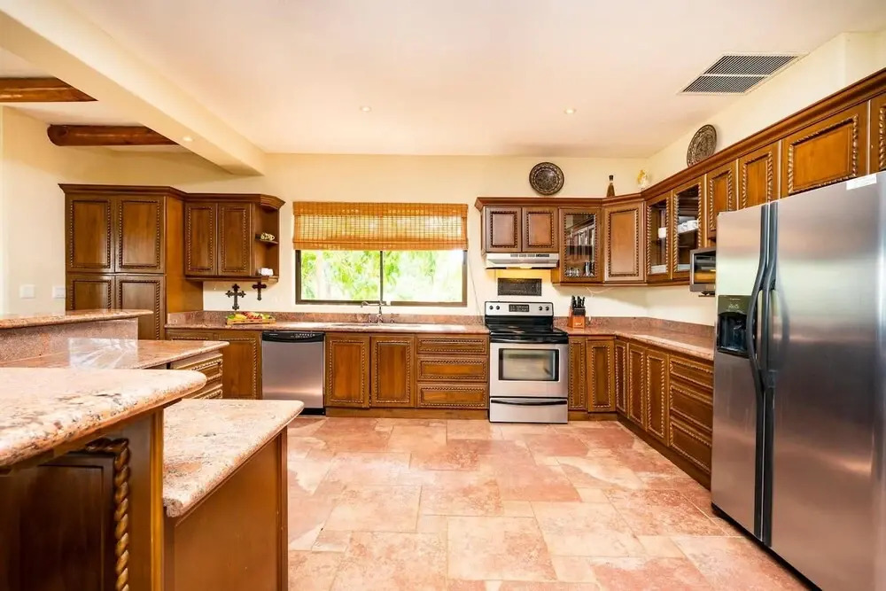 Luxurios Beachfront Villa on Flamingo Beach with Daily Maid and Security