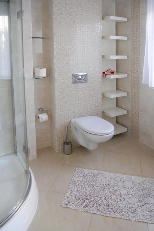 Large, comfortable holiday villa, private garden