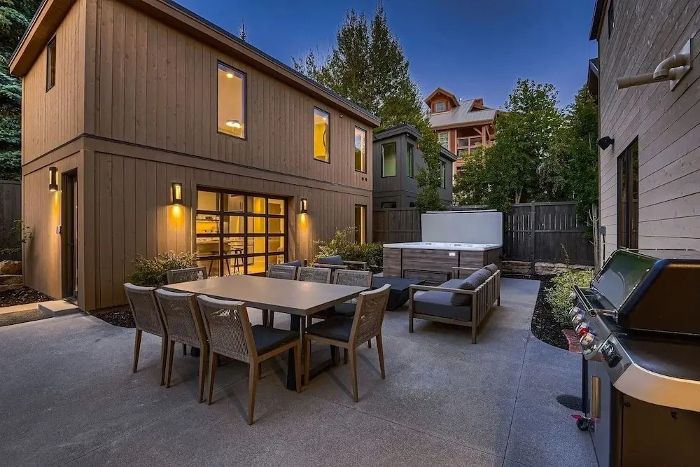 1060 Park Ski Magnificent Mountain Retreat 5 Bedroom Home by RedAwning