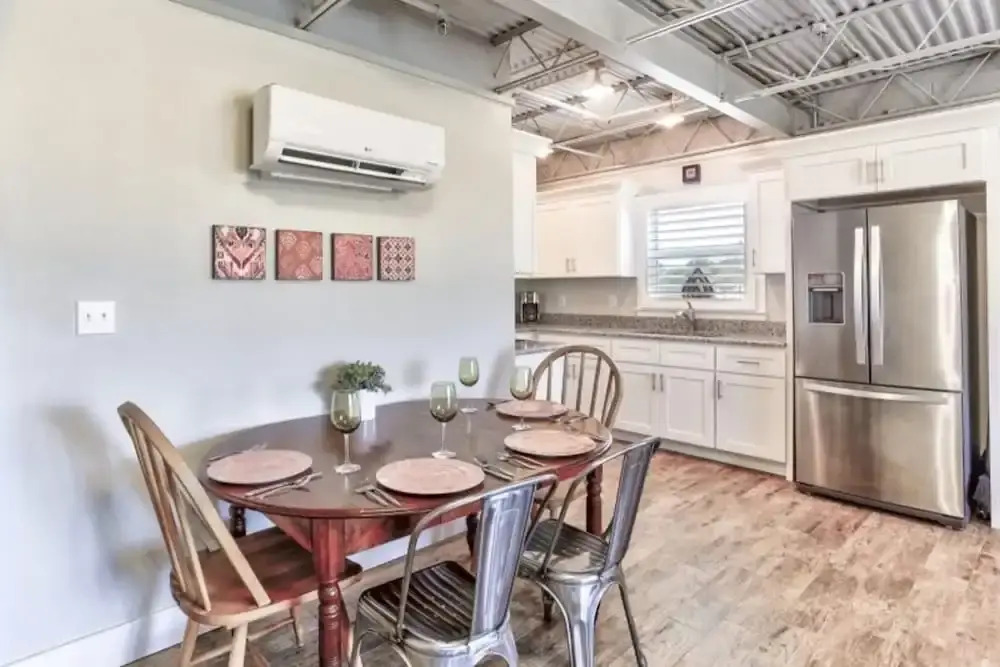 Ocean Jewel 3- Modern Cozy Loft Close to Beach and Shops