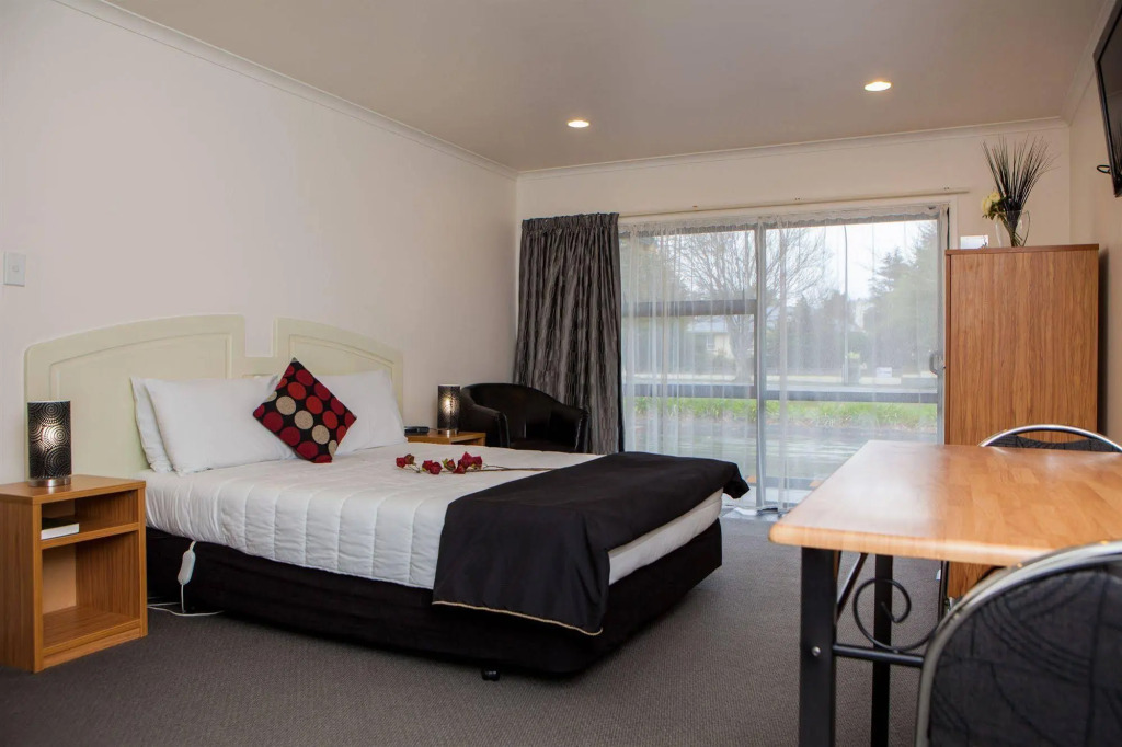 Antonio Mews Motel
