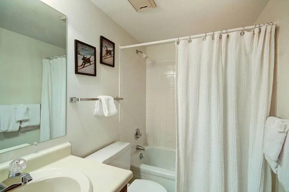 Tyra Summit A2E/F - 4 Br Condo