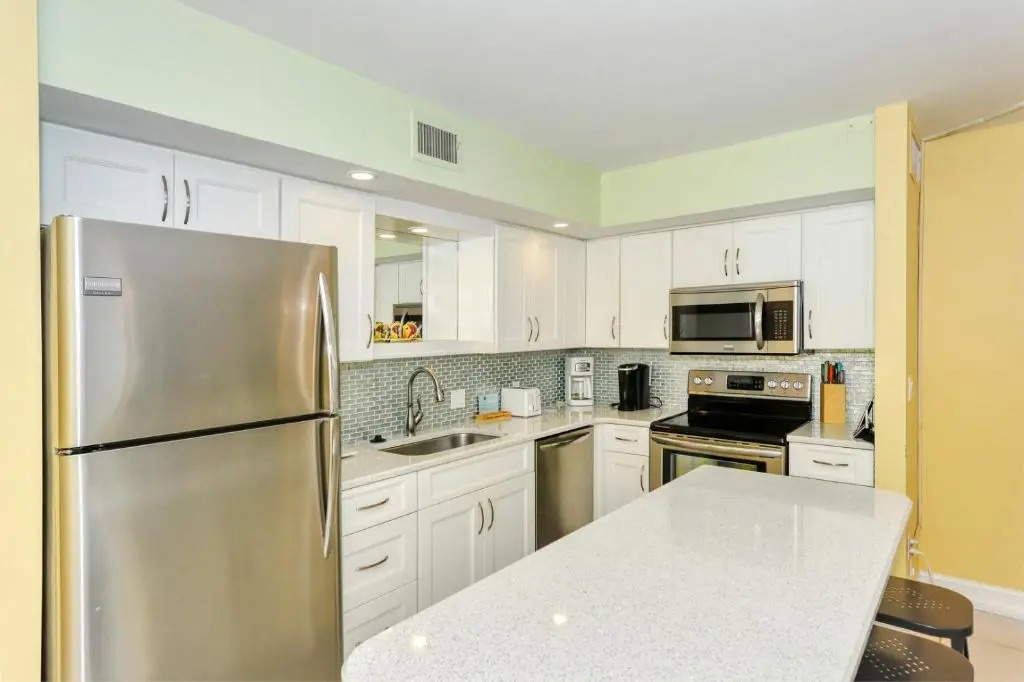 LaPlaya 103A Time to relax Enjoy the peaceful, private beach just a shells throw from your door