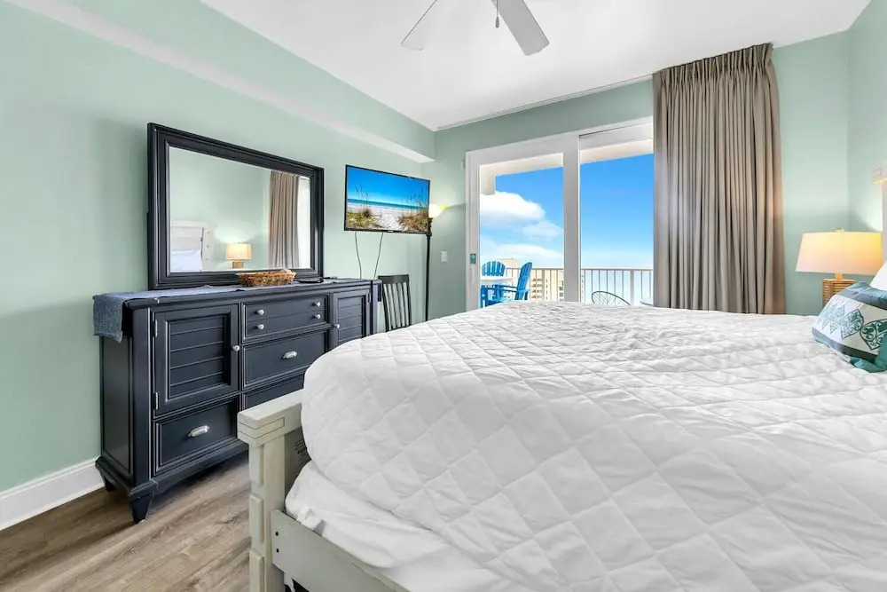 Laketown Wharf 1326