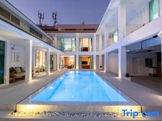 White Pool Villa Chiangmai