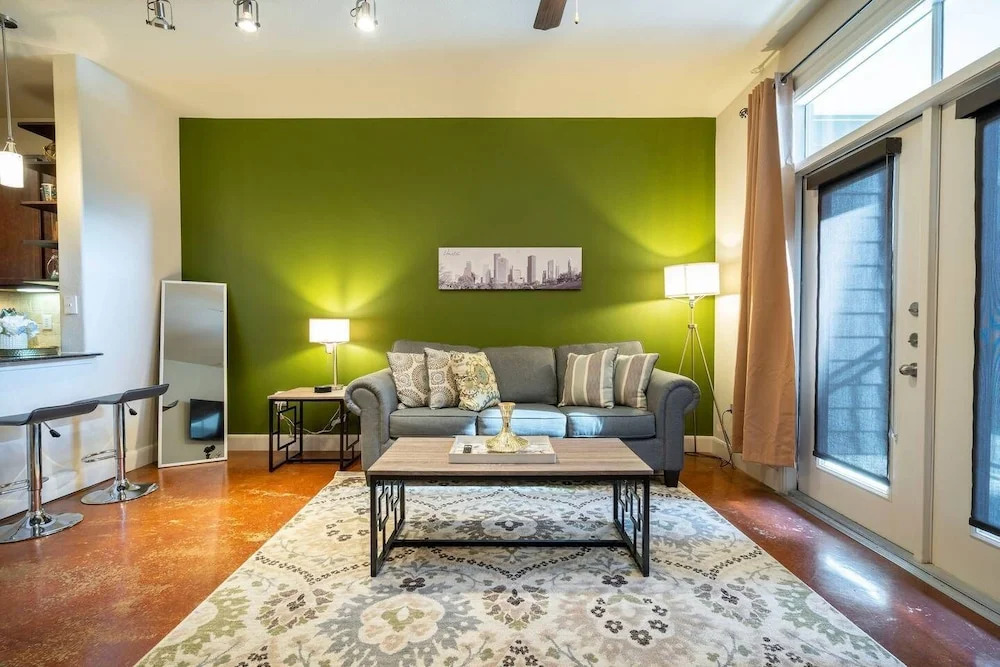 Luxurious Business & Family Montrose Condo -