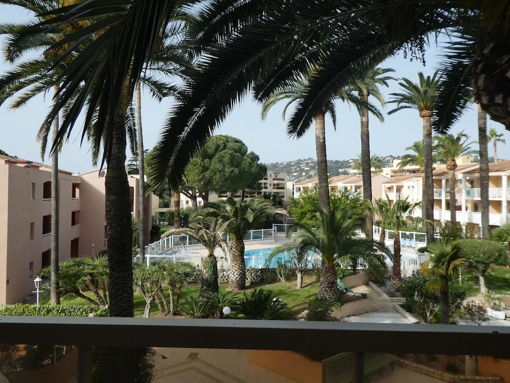 T2 climatisé avec piscine et parking