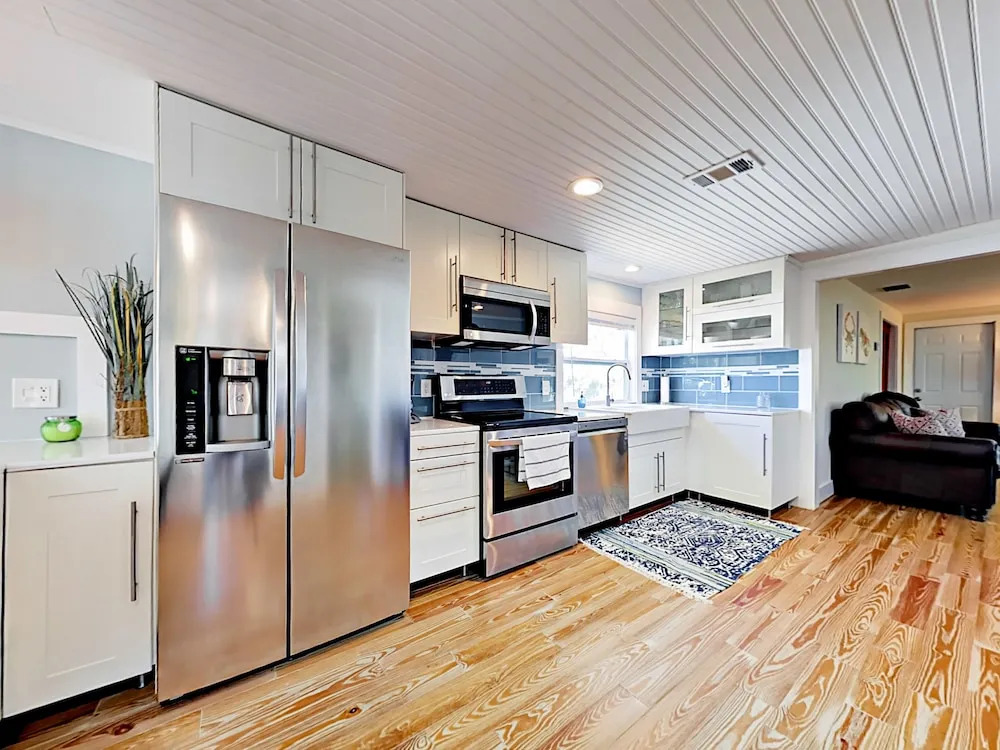 305 SE 12th Home 2 Bedrooms 1 Bathroom Home